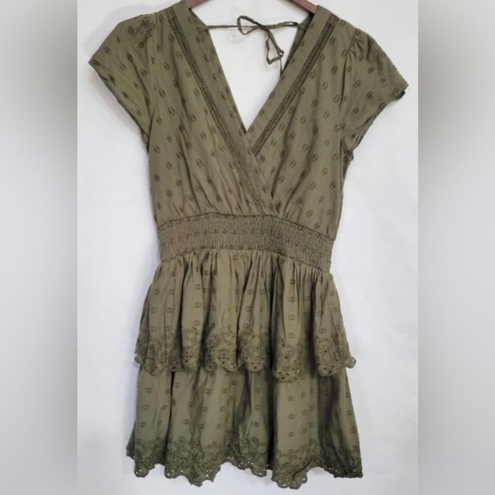 Green dress. - Picture 2 of 5